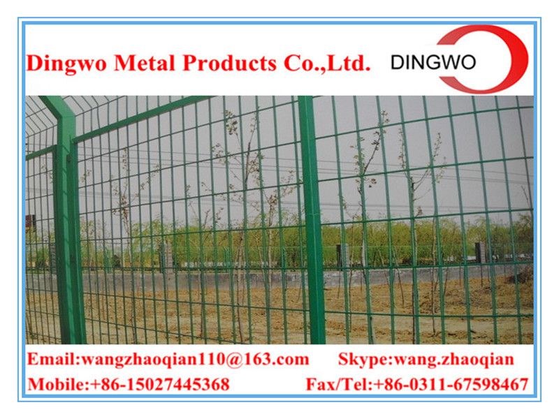 wire mesh fence,fence panels,welded metal fence ,welded metal mesh,bending triangular wire mesh courtyard/landscaping fence          