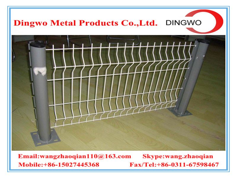 wire mesh fence,fence panels,welded metal fence ,welded metal mesh,bending triangular wire mesh courtyard/landscaping fence            