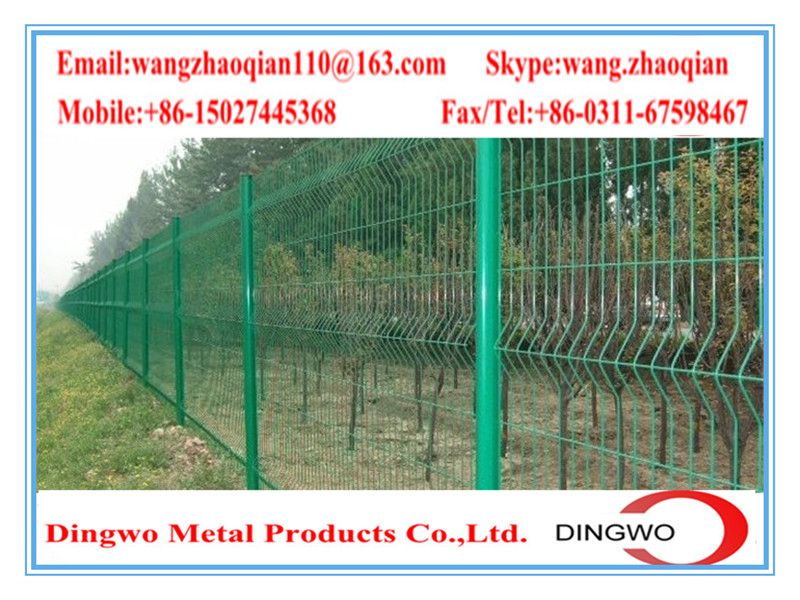 wire mesh fence,fence panels,welded metal fence ,welded metal mesh,bending triangular wire mesh courtyard/landscaping fence          