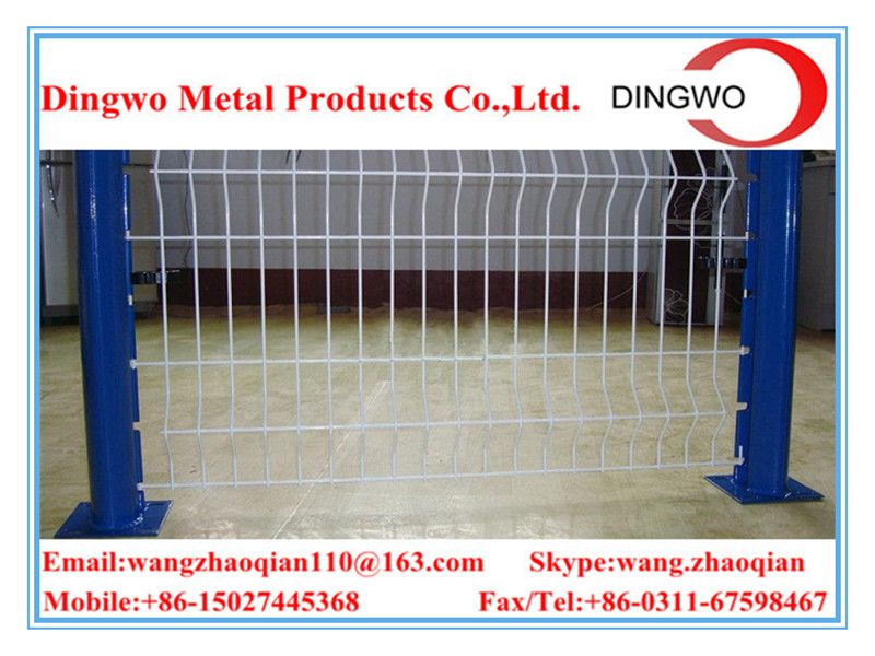 wire mesh fence,fence panels,welded metal fence ,welded metal mesh,bending triangular wire mesh courtyard/landscaping fence          