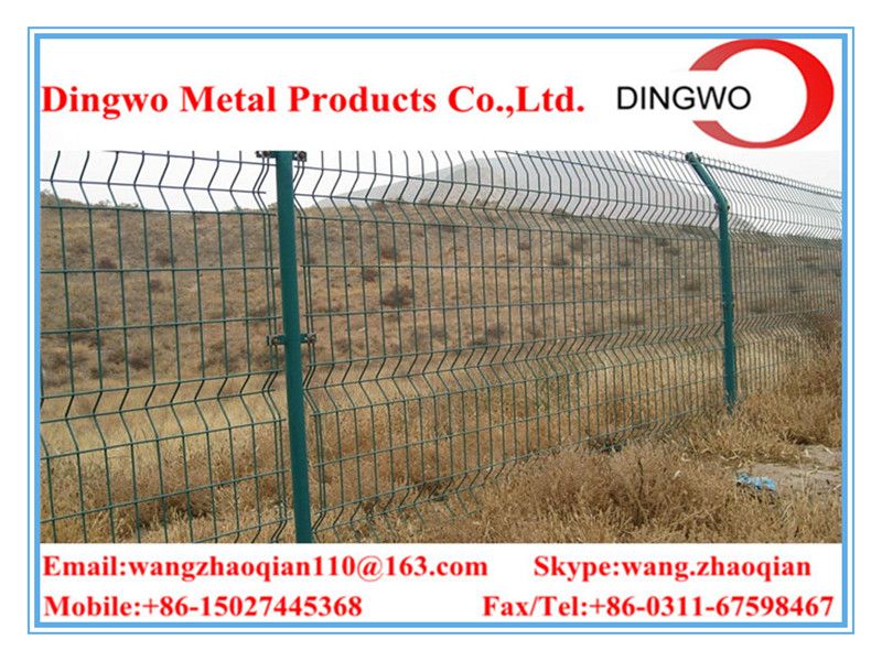 wire mesh fence,fence panels,welded metal fence ,welded metal mesh,bending triangular wire mesh courtyard/landscaping fence          