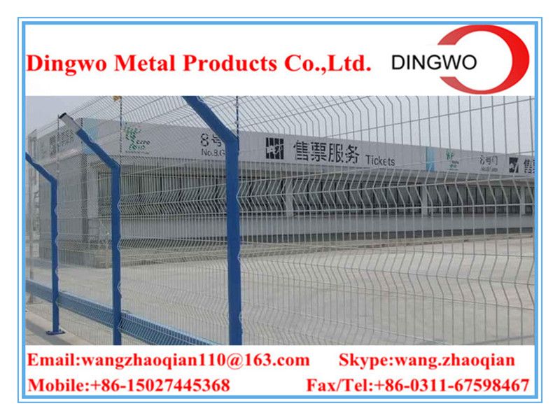 wire mesh fence,fence panels,welded metal fence ,welded metal mesh,bending triangular wire mesh courtyard/landscaping fence          