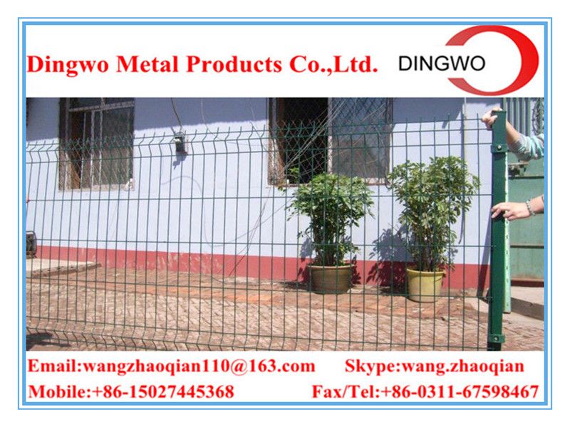 welded wire mesh fence