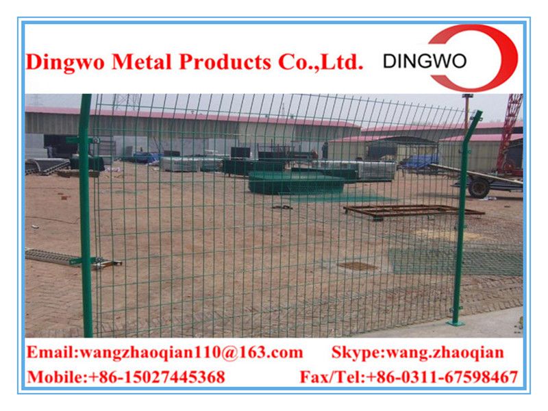 welded wire mesh fence