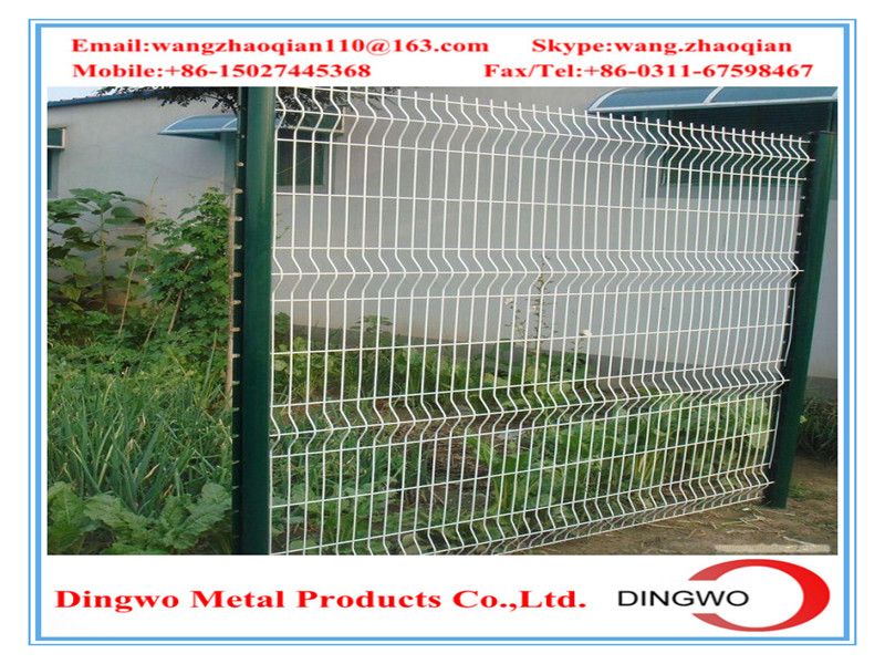 welded wire mesh fence