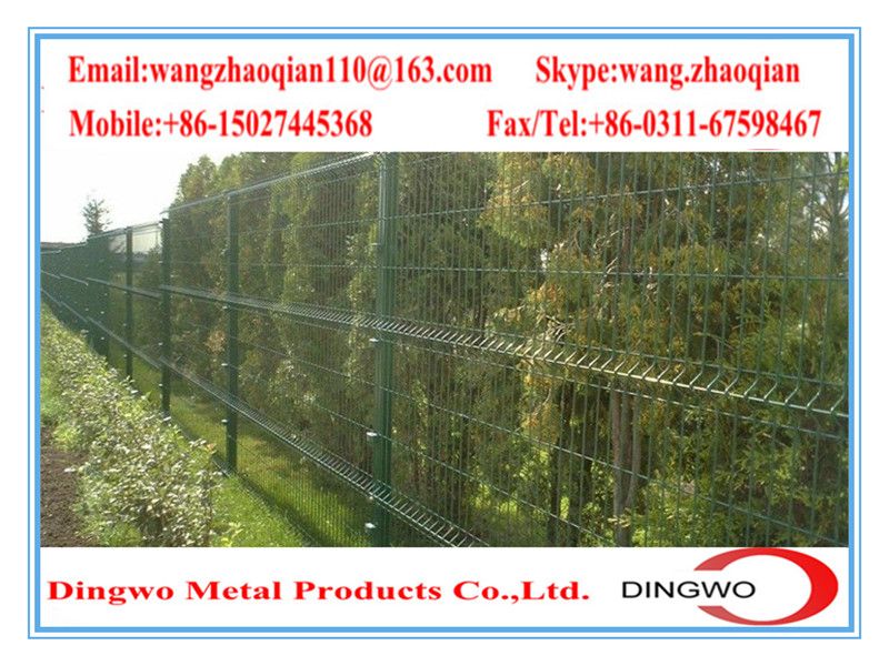 welded wire mesh fence