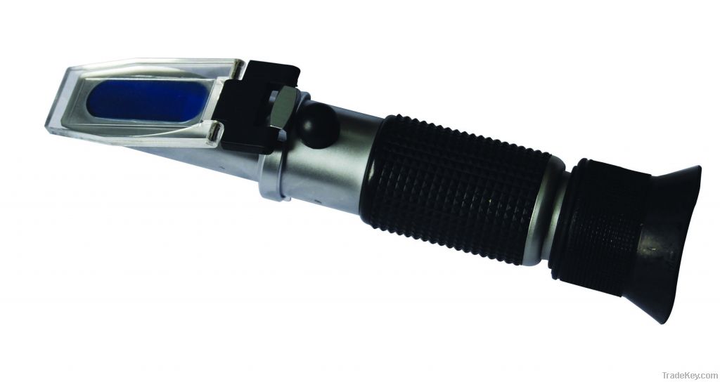 Hand held refractometer