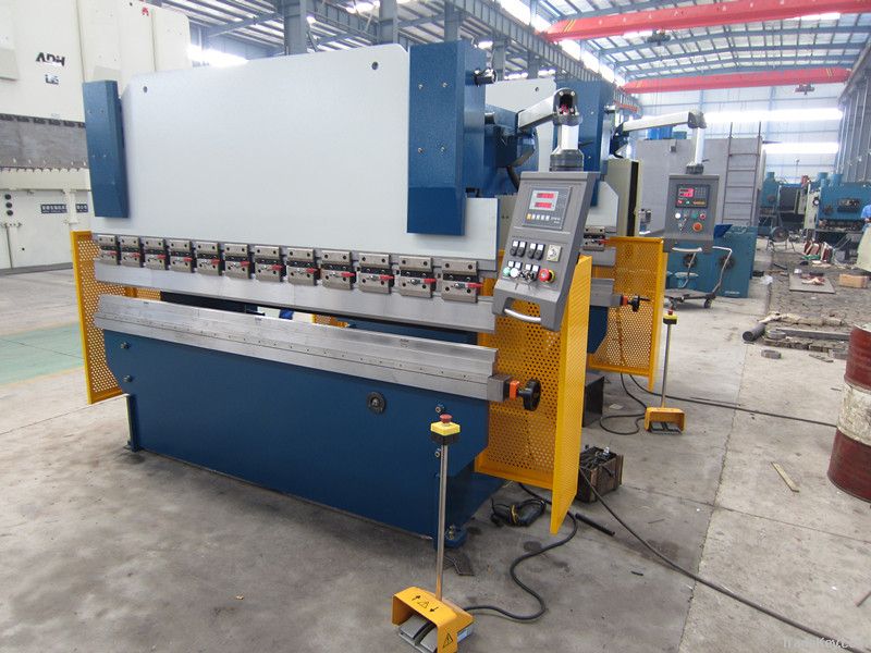 Hydraulic press brake