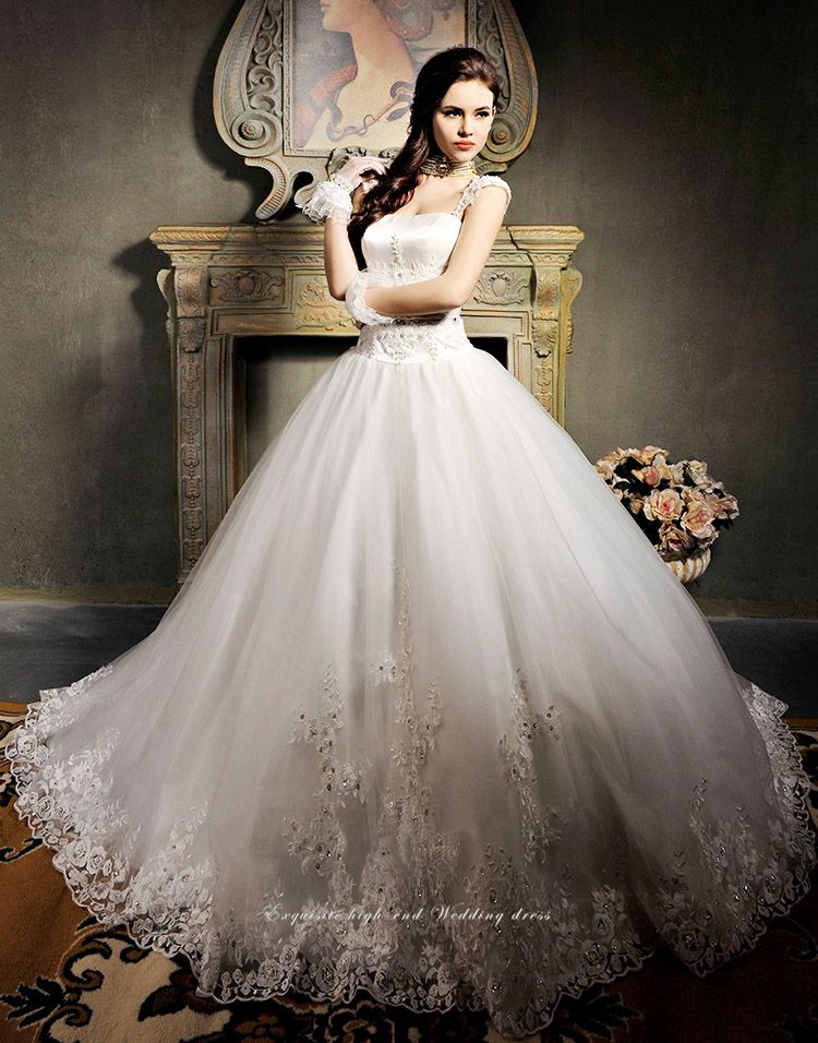 Quality Made Designer Capsleeve Lace Wedding Dress