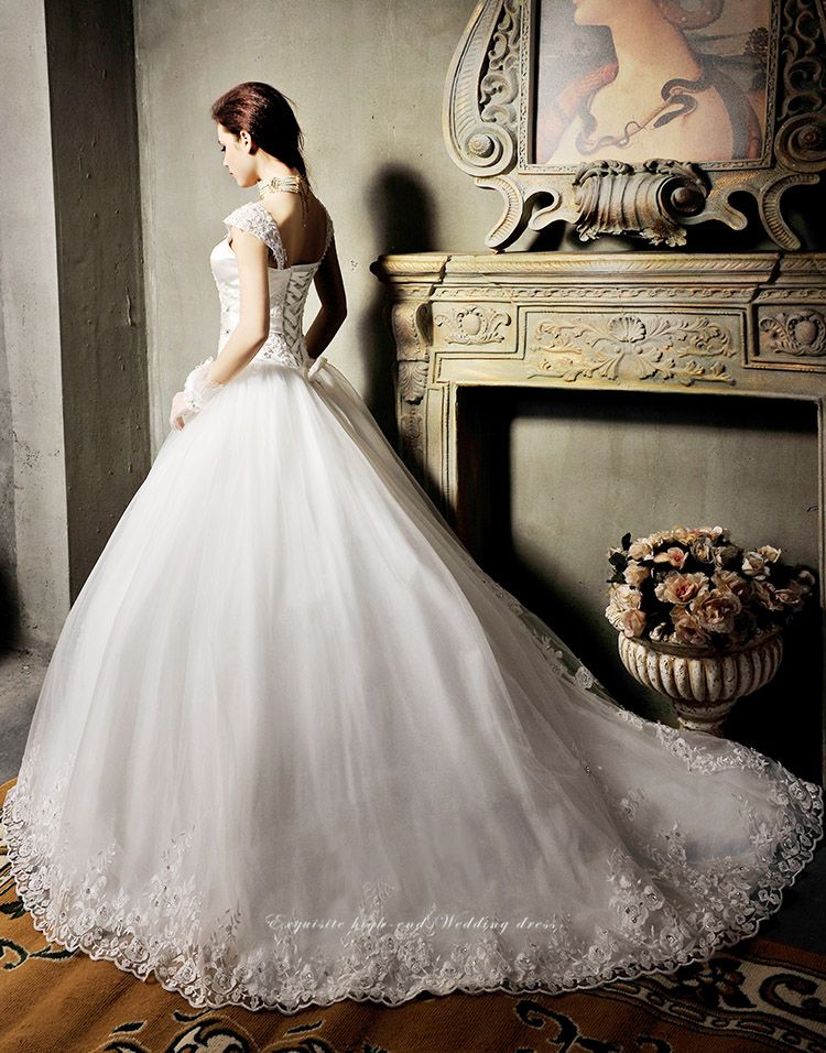 Quality Made Designer Capsleeve Lace Wedding Dress