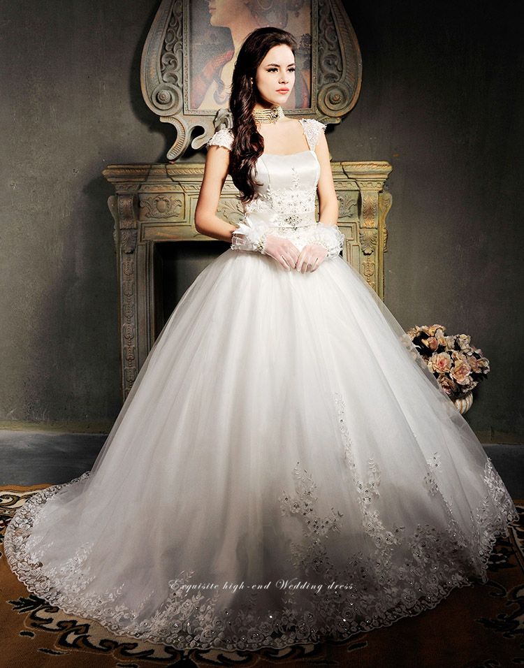 Quality Made Designer Capsleeve Lace Wedding Dress