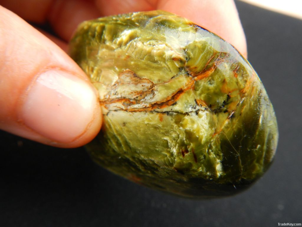 chatoyant nephrite jade