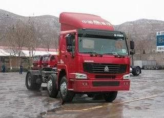 SINOTRUCK HOWO7 6x2 Tractor Truck