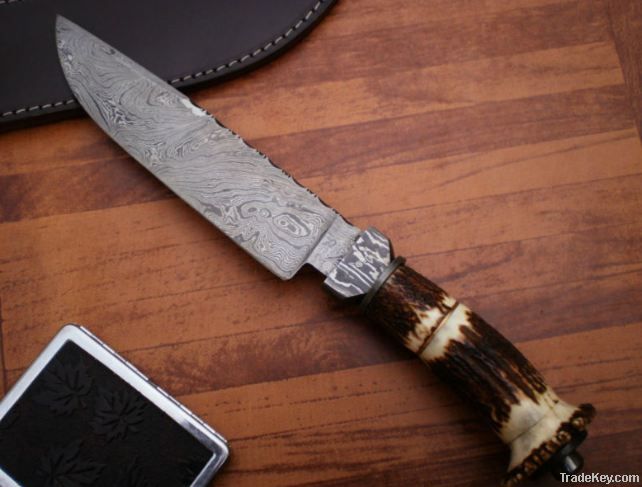 Damascus Carbon Steel Hunting / Chef knife with Deer Horn handle