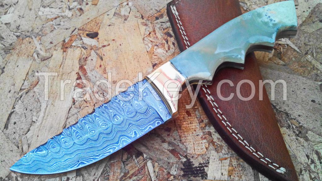 Damascus Carbon Steel Hunting / Chef knife with Deer Horn handle