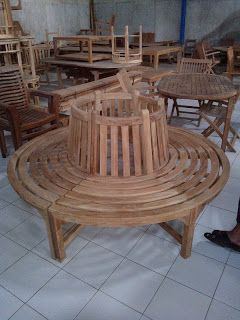 ROUND TREE BENCH