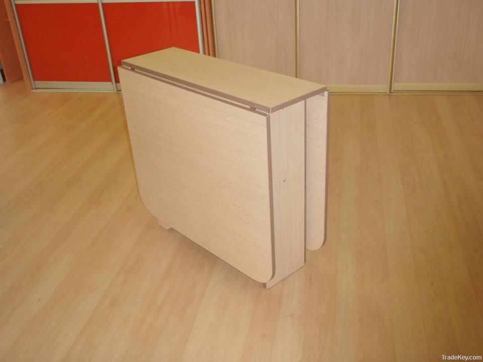 Folding table