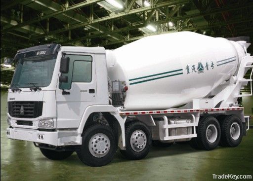 HOWO concrete mixer truck/high quality and low price mixer truck