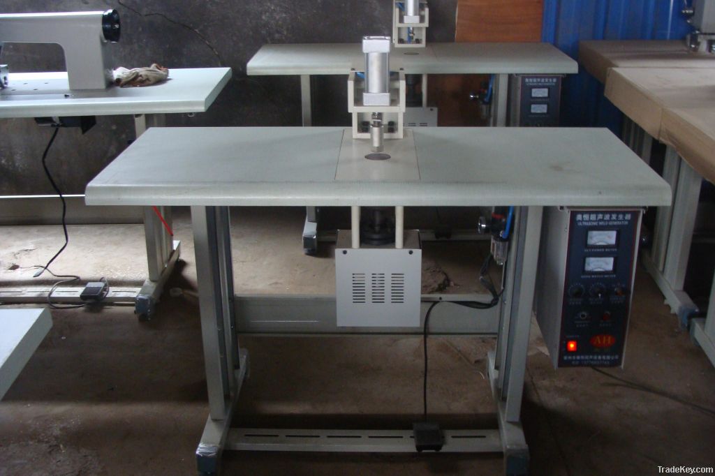 Ultrasonic spot welding machine