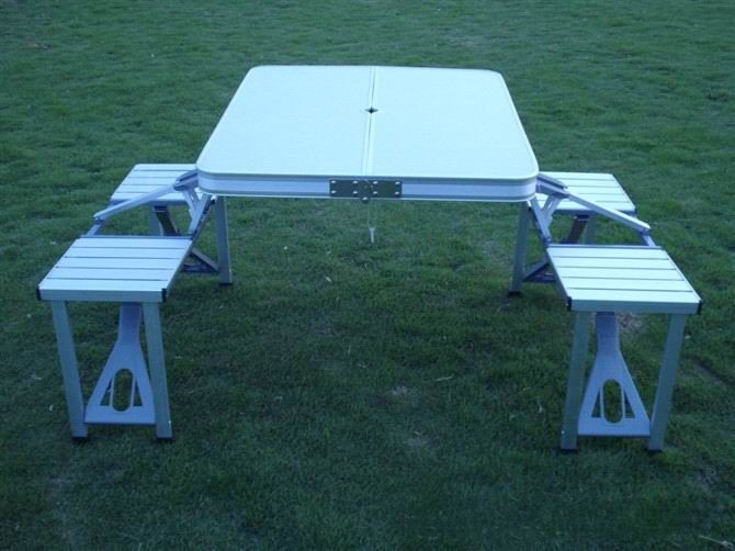Outdoor portable table and chairs