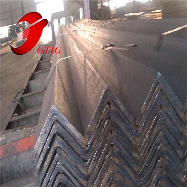 Top grade low carbon Q235 equal steel angle for construction