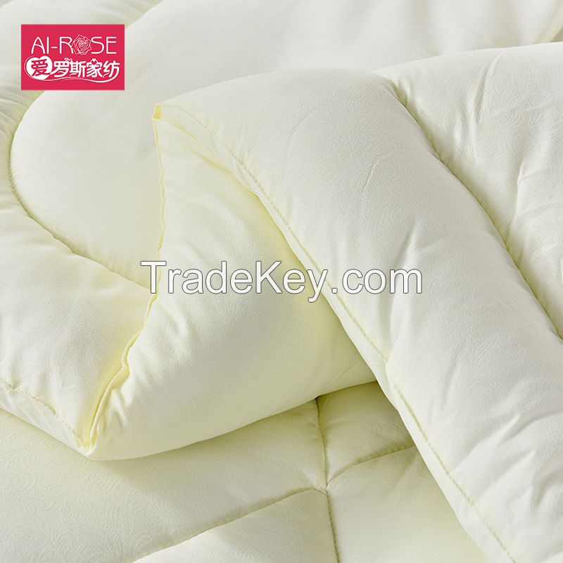 Soft and warn 100%microfibre filling quilt whole sale