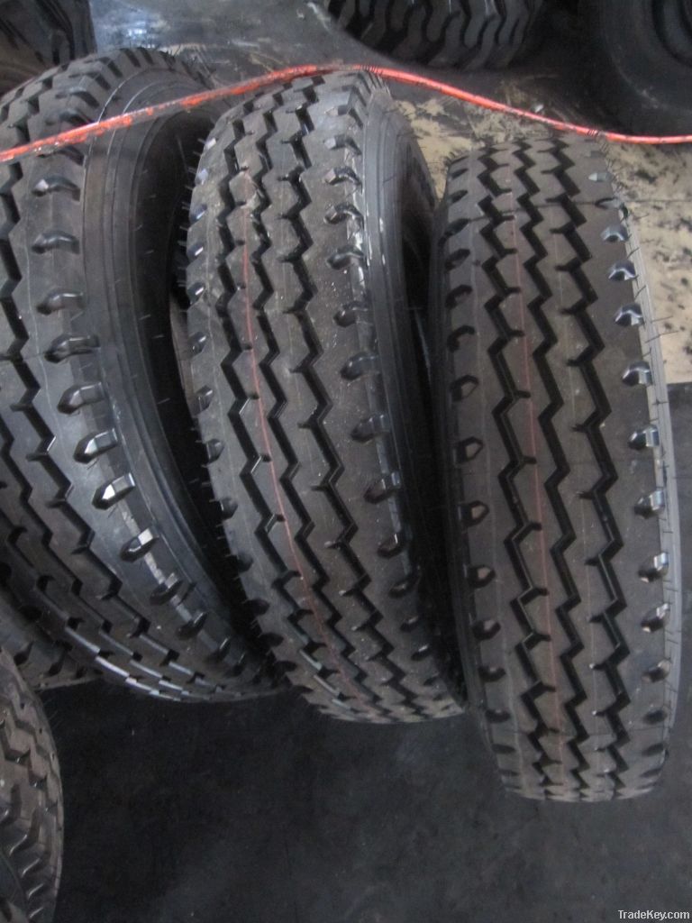Radial truck tyre 750R16