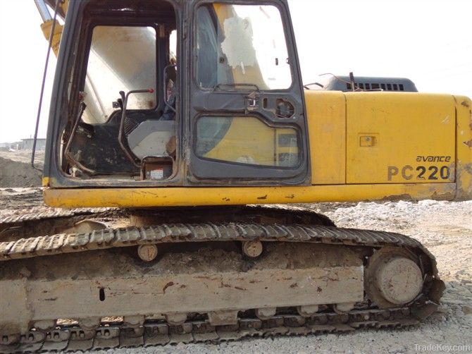 used Komatsu PC220-6 excavators