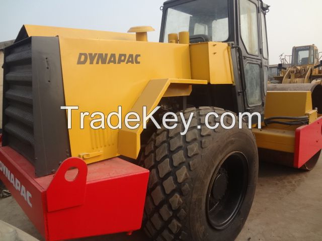 Used road roller CA25.