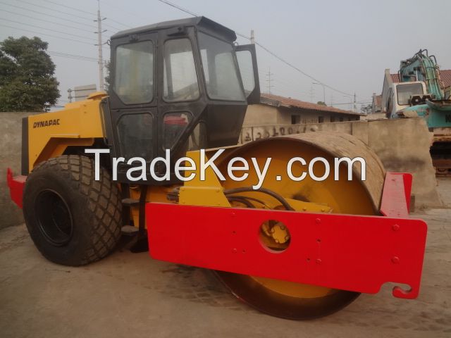 Used road roller CA25.