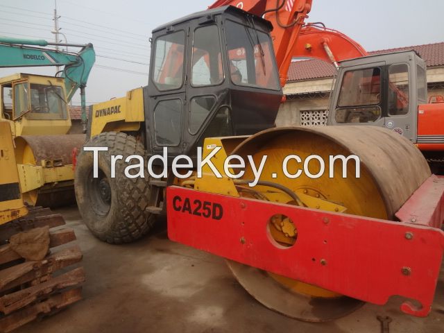 Used road roller CA25.