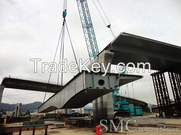 Interflow Multi-dimensional Crossing Steel Box Girder Bridge