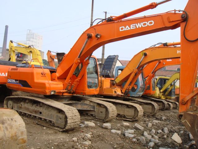 used construction excavator Daewoo DH220LC-7