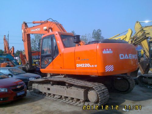 Used hydraulic crawler excavator DH220LC-V