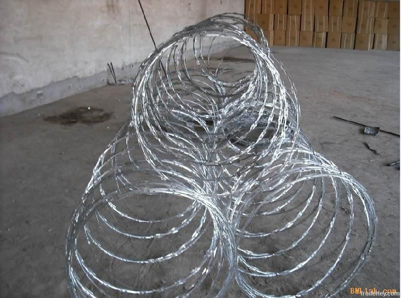 Razor barbed wire mesh