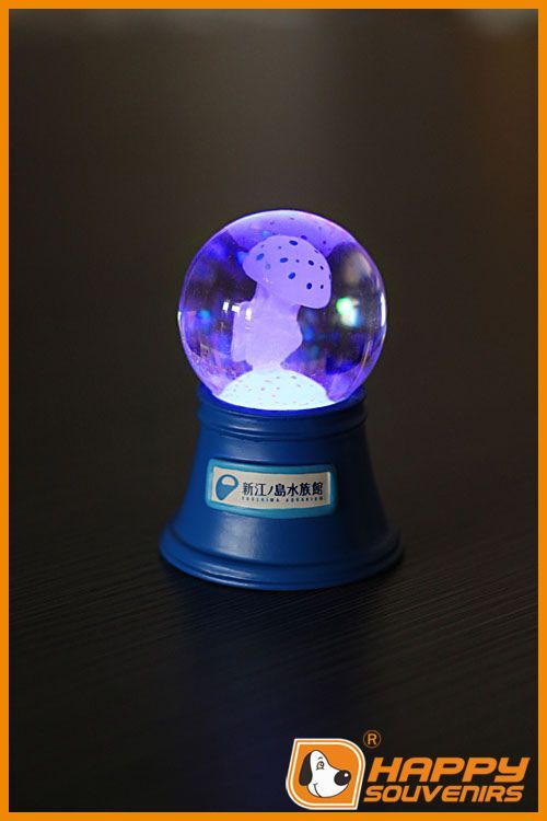 2014 Hot Custom snow globe, LED Resin Snow Globe Souvenirs, Glass Globe Souvenirs