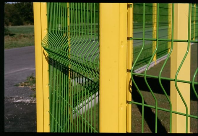 PVC welded wire mesh fence,green/yellow/red wire mesh fence