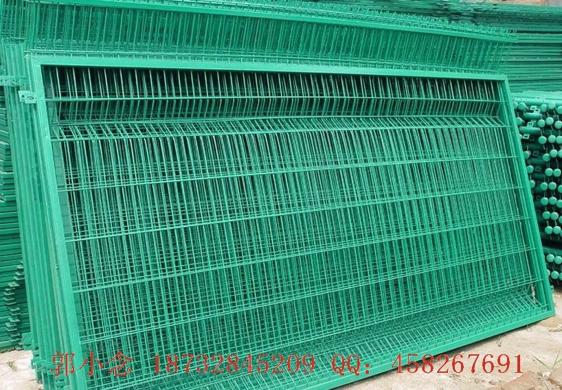 PVC/galvanized Welded wire mesh fence panels in 12 gauge sizes