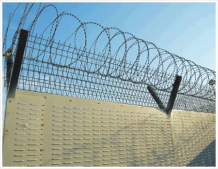 galvanized bared wire /bared wire / bared wire fence