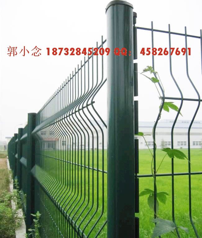 3D folded wire mesh fence