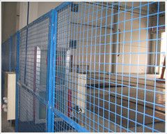 Workshop isolation mesh fence