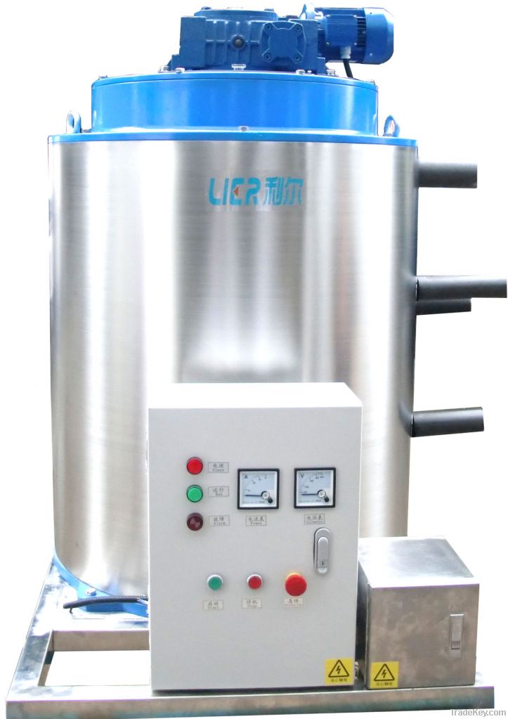 Evaporator for ice flake making machine