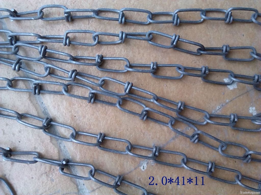 Tie-out/knotted chain