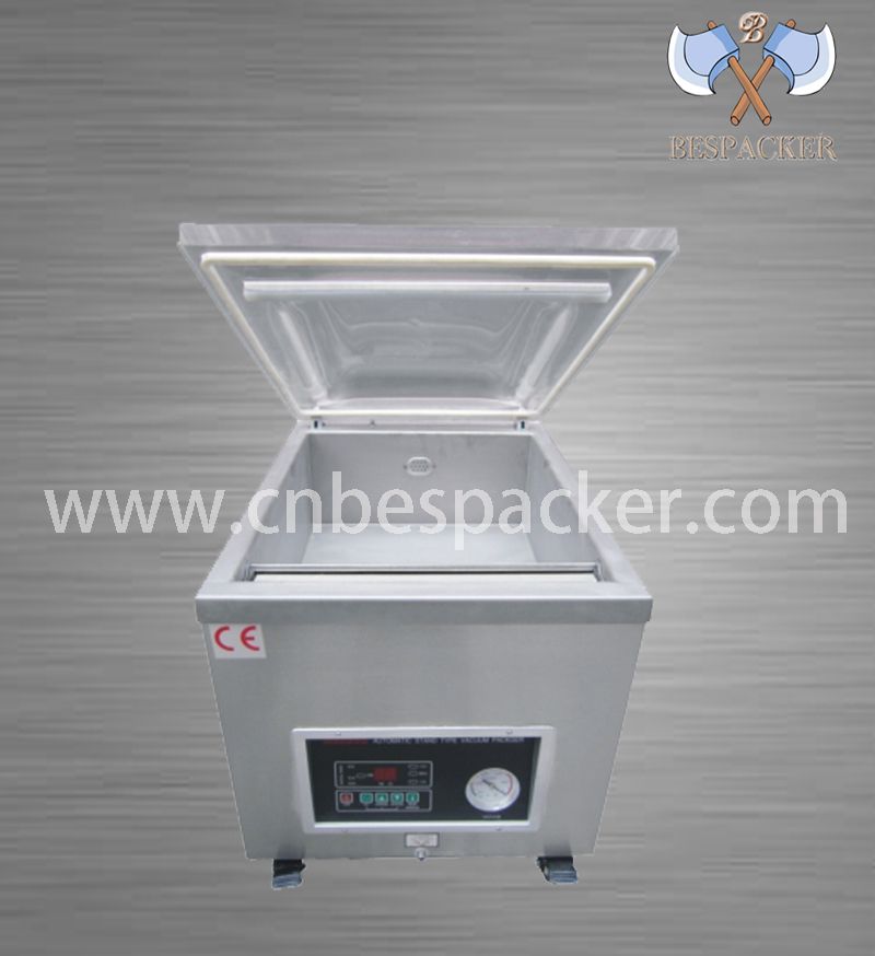 Vacuum sealing machine