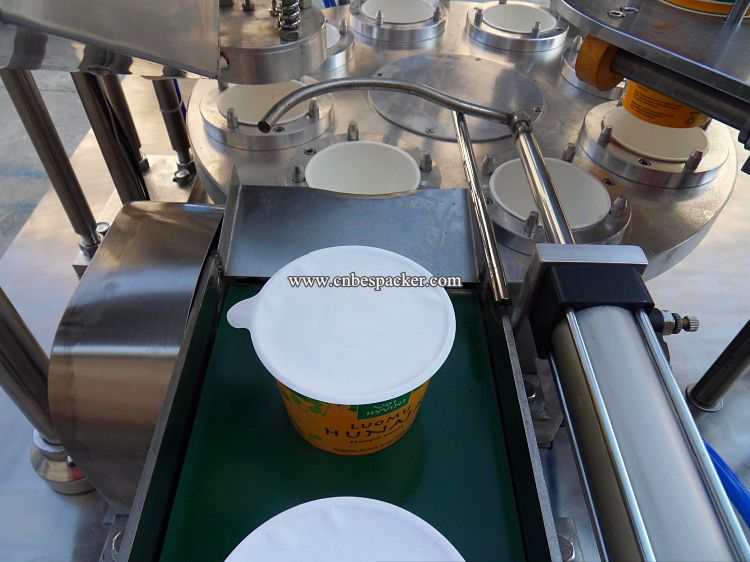 Automatic rotary water yogurt cup filling sealing machine