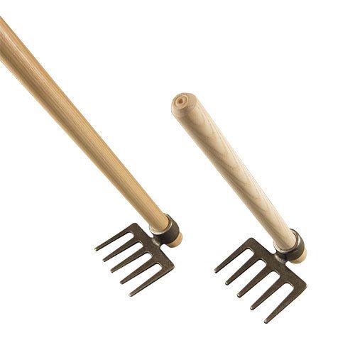 Garden soil rake with long handle