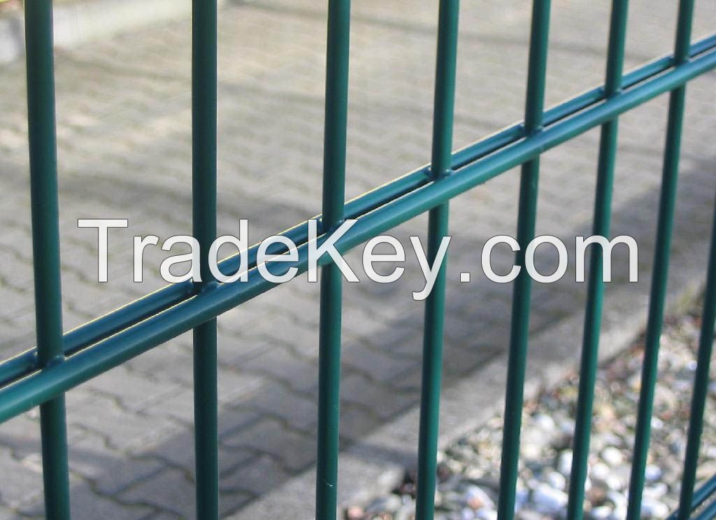 hot-dipped galvanized and PVC painted double wire fence mesh
