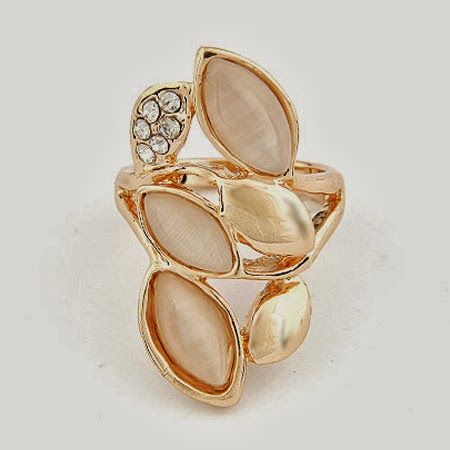 Peach Stone Diamond Fashion Ring