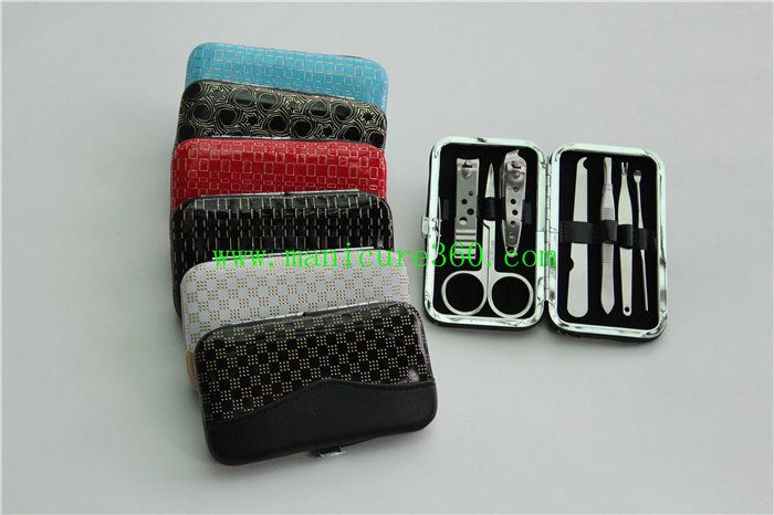 offer wholesale price of manicure sets nail clipper nail file pedicure kits promotions