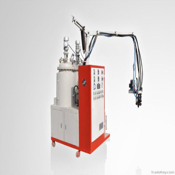 Low pressure metering machine for flexible polyurethane